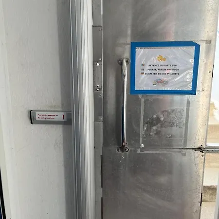 Madi Au Fil De L'eau A 보트호텔 도빌