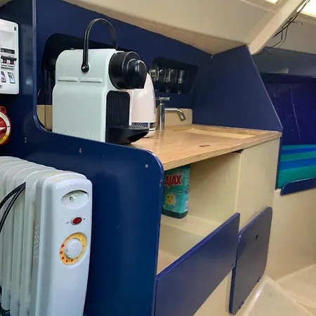 Madi Au Fil De L'eau A 도빌