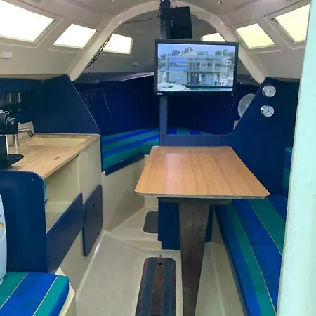 Madi Au Fil De L'eau A 보트호텔