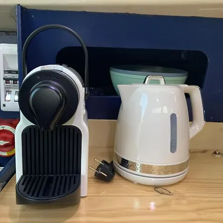 Madi Au Fil De L'eau A 보트호텔 *