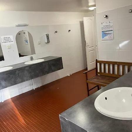 Madi Au Fil De L'eau A Båthotell Deauville