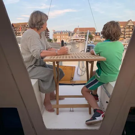Hotel en barco Madi Au Fil De L'eau A Deauville
