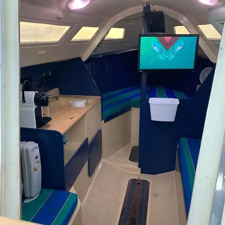 Botel Madi Au Fil De L'eau A Deauville