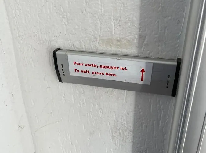 Botel Madi Au Fil De L'eau A *