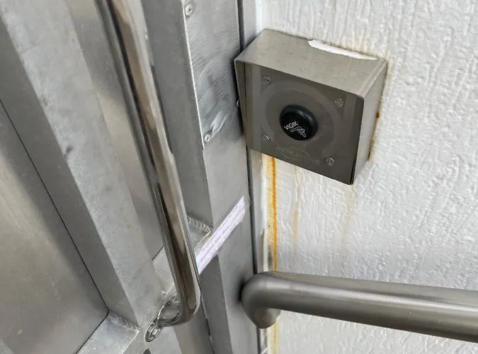 Botel Madi Au Fil De L'eau A *